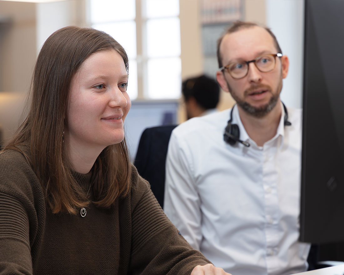 Trainee ship broker is trained by her instructor